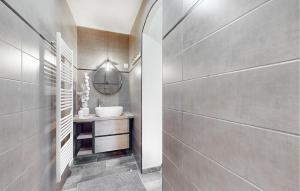 Maisons de vacances Stunning Home In Angerville L-orcher : photos des chambres
