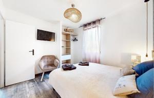 Maisons de vacances Stunning Home In Angerville L-orcher : photos des chambres