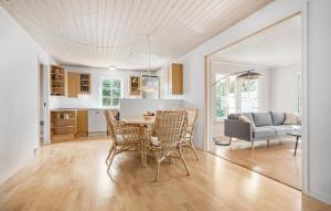 3 Bedroom Cozy Home In Hørve