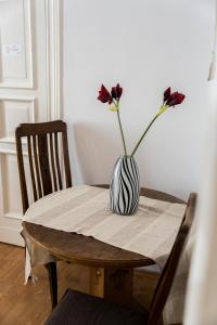 Kwiatowa Standard Apartment by BookingHost