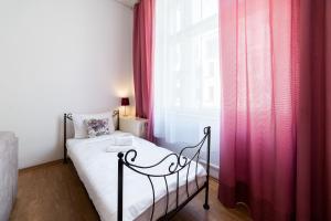 Kwiatowa Standard Apartment by BookingHost