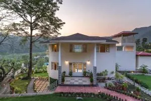 Bella Casa 3BHK LUX Villa, Gardens & Mountain Stay - Dehradun