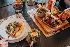 Urban Chic - Mennica Residence - Warsaw Center - For 20 Guests