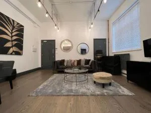 Cool warehouse conversion apt in Chiswick London - London