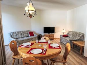 Apartment Toissa A13 by Interhome