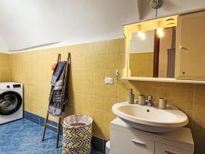 Apartment Casa dei Nani by Interhome