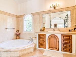 Maisons de vacances Holiday Home La Bonne Nouvelle by Interhome : photos des chambres