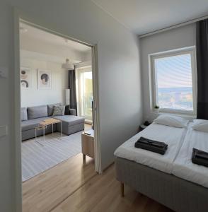 City Apartment with lake view and free parking