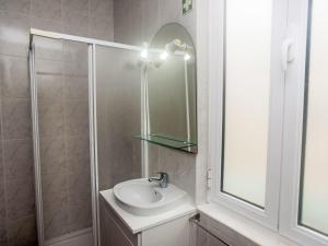 Apartment Surfers Inn 2 by Interhome