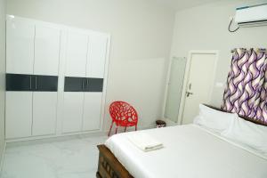 Hill View Paradise - A luxurious 2bhks & Private Rooms Near Bhudevi Complex TTD Ticket Counter Alipiri