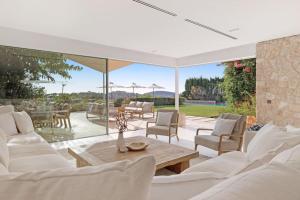 Exclusive Luxury Villa with Stunning Sea Views