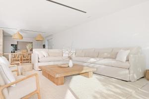 Exclusive Luxury Villa with Stunning Sea Views