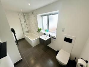 Stunning Ground Floor Apartment!