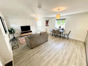 Stunning Ground Floor Apartment!