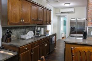 Newly Renovated Historic 6-Bedroom Manor,Timeless Elegance Meets Modern Luxury