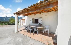 Lovely Home In Peri With Wifi