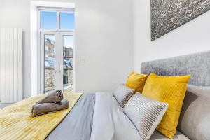 LUX Abbey Road Apartment Sleeps up to 7