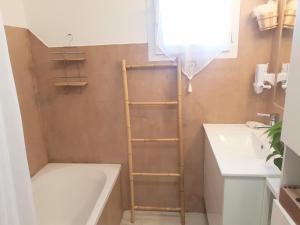 Villas Villa Palmera - Classee 3 etoiles - Grand confort, calme, et magnifique vue degagee : photos des chambres