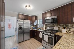 Family-Friendly Paradise near the Beach & Downtown