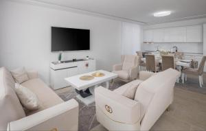 Nice Home In Vrvari With Wifi 