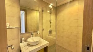 3BR Chic High Floor at Aykon Tower C Business Bay by Vibel