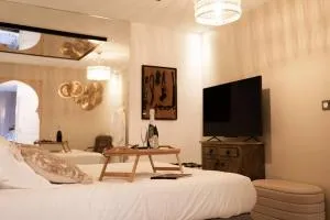 Love room Dubaï & Balnéo - 圣代济拉