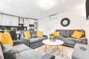 LUXaway 2BR Kensington with AC - Sleeps up to 11