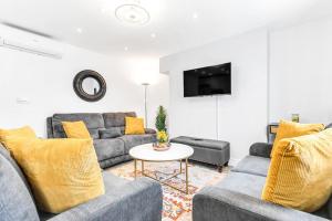 LUXaway 2BR Kensington with AC - Sleeps up to 11