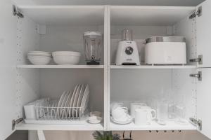 Title Halo Life in Yellow 40m2 King Bed Pool