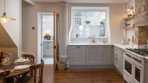 Lucknow Cottage - Ebley