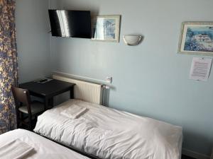 Hotels Hotel Le Lyon Vert Commentry : photos des chambres