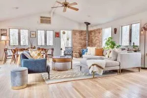 Relaxing Hudson Valley Getaway- 4BR Sauna 15 acres - Accord