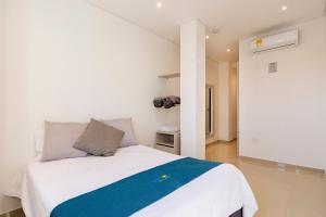 Amazing Beach House 13BR wPool & Staff