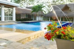 Modern & fresh | Villa Arroyito w/Pool & Barbecue - Los Arrayanes