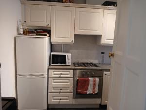 Sunny and spacious flat in NW3