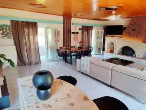 Spasmata Village deluxe house for families - 米尼亚