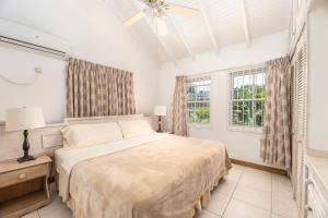 Vida Mejor - Poolside