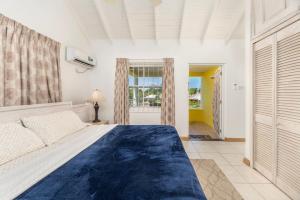 Vida Mejor - Poolside