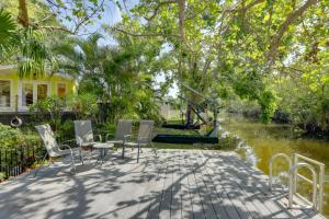Waterfront Studio Less Than 1 Mi to Downtown Bradenton!