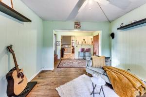 6 Mi to Naval Base Spacious Waukegan Home with Yard