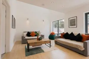 Central Cambourne Place Retreat - Sheriff Hill