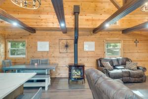 Cozy Hemphill Cabin with Lake Views and Deck!