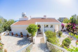 Coral Bay Beach House Apartment - Ubytování bez kategorie ve městě Pegeia