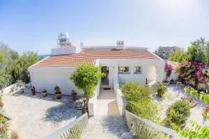 Coral Bay Beach House Apartment - Maa