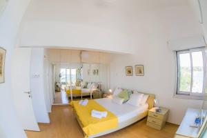 Coral Bay Beach House Apartment