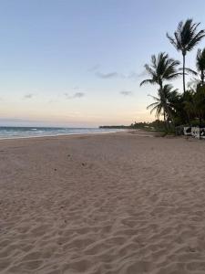Flat com piscina e perto do mar Taipus
