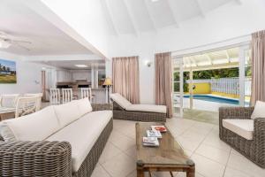 Vida Mejor - East Pool