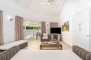 Vida Mejor - East Pool