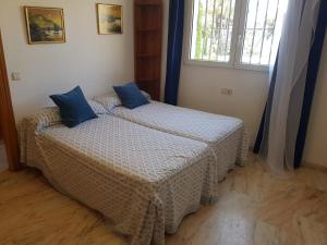 espectacular villa puerto marina playa