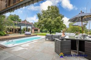 Country House, 4 Acres, Views & Swimming Pool